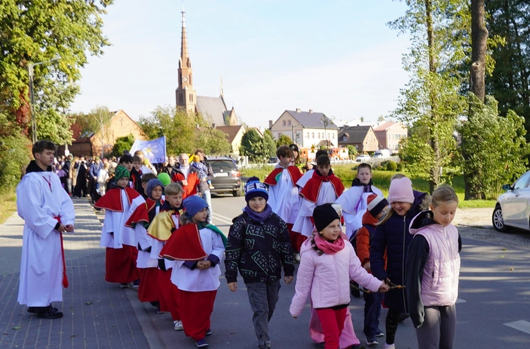 Różańcowa pielgrzymka z Chrząstawy Wielkiej do Nadolic Wielkich