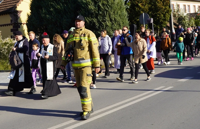 Różańcowa pielgrzymka z Chrząstawy Wielkiej do Nadolic Wielkich