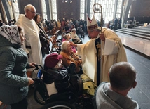 Bp Michał Janocha: Różaniec to antyteza ducha tego świata