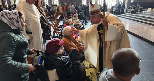 Bp Michał Janocha: Różaniec to antyteza ducha tego świata