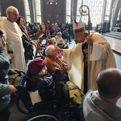 Bp Michał Janocha: Różaniec to antyteza ducha tego świata