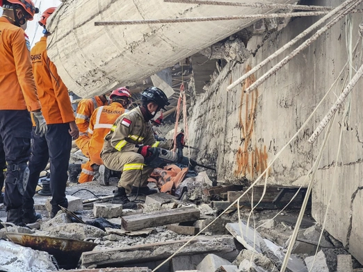 Indonezja: 37 ofiar śmiertelnych zawalenia się szkoły w Sidoarjo