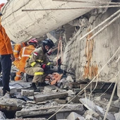 Indonezja: 37 ofiar śmiertelnych zawalenia się szkoły w Sidoarjo