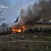Rosja użyła w nocnym ataku 50 rakiet i 500 dronów; pięć osób zginęło
