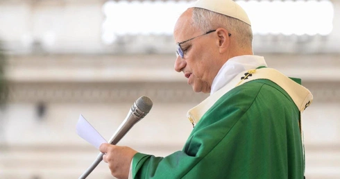 Papież: zawsze na pierwszym miejscu musi być ludzka godność