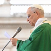 Papież: zawsze na pierwszym miejscu musi być ludzka godność
