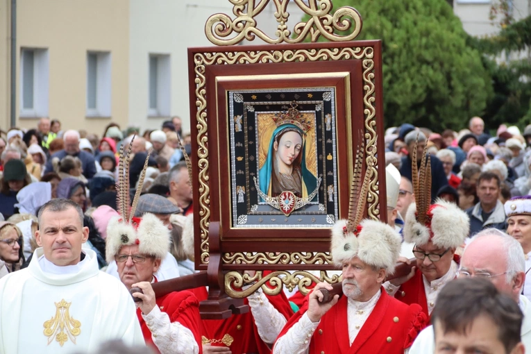 Diecezjalna Pielgrzymka róż Żywego Różańca do Pani Cierpliwie Słuchajacej w Rokitnie