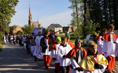 Z Różańcem z Chrząstawy Wielkiej do Nadolic Wielkich