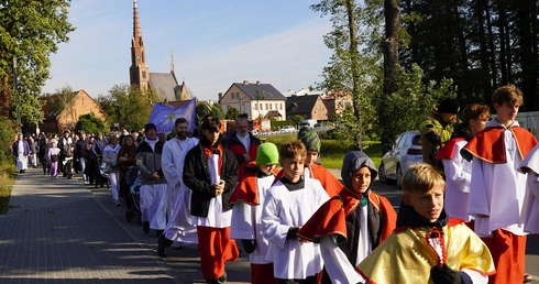 Z Różańcem z Chrząstawy Wielkiej do Nadolic Wielkich