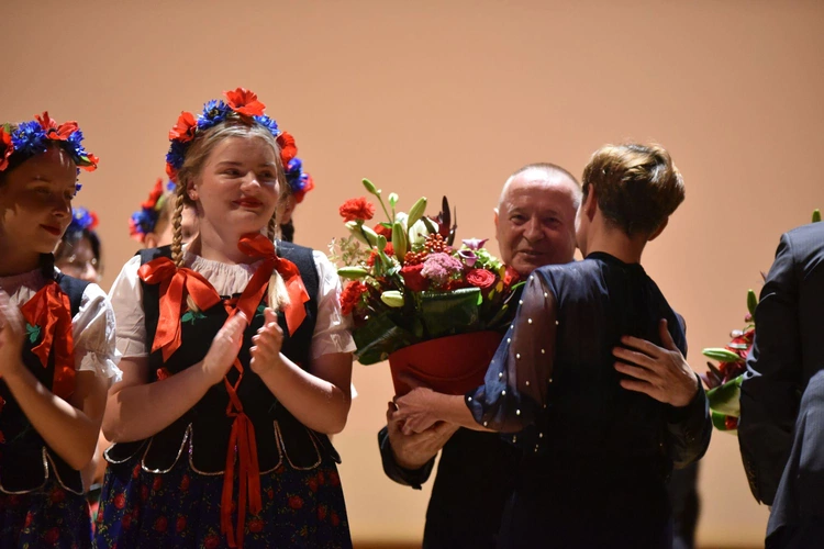 40 lat Puellae Orantes