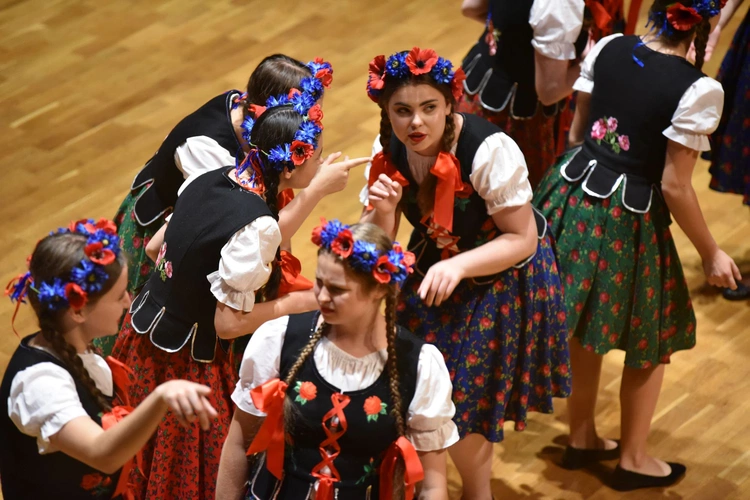 40 lat Puellae Orantes