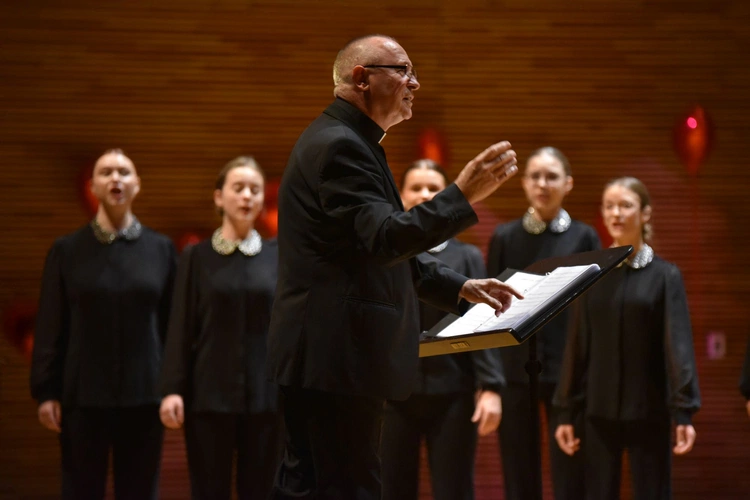 40 lat Puellae Orantes