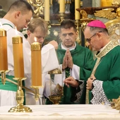 Pszów. Wizyta abp. Andrzeja Przybylskiego w Sanktuarium Matki Bożej Uśmiechniętej