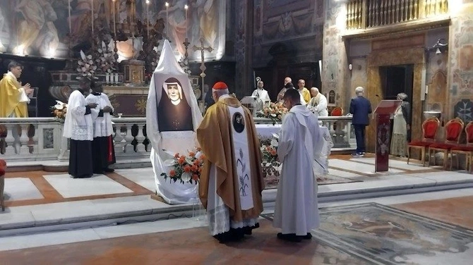 Kard. Mamberti: jak Faustyna zawierzyć całkowicie Bogu