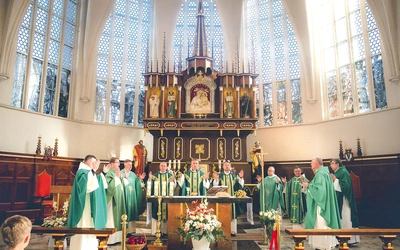 Jubileusz  powrotu zakonników świętowano w kościele przy ul. Leśnej w niedzielę 28 września. Uroczysta Eucharystia pod przewodnictwem bp. Piotra Przyborka, festyn parafialny i koncert zgromadziły mieszkańców, dawnych parafian i gości.