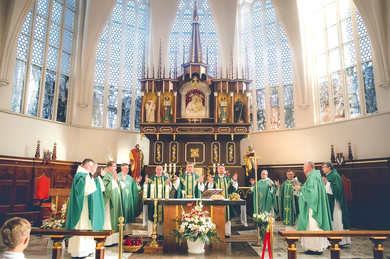Jubileusz  powrotu zakonników świętowano w kościele przy ul. Leśnej w niedzielę 28 września. Uroczysta Eucharystia pod przewodnictwem bp. Piotra Przyborka, festyn parafialny i koncert zgromadziły mieszkańców, dawnych parafian i gości.