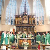 Jubileusz  powrotu zakonników świętowano w kościele przy ul. Leśnej w niedzielę 28 września. Uroczysta Eucharystia pod przewodnictwem bp. Piotra Przyborka, festyn parafialny i koncert zgromadziły mieszkańców, dawnych parafian i gości.