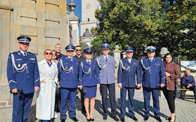 Elbląscy stróże prawa u stóp klasztoru jasnogórskiego.