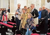 Spotkanie rozpoczęło uroczyste wprowadzenie krzyża.