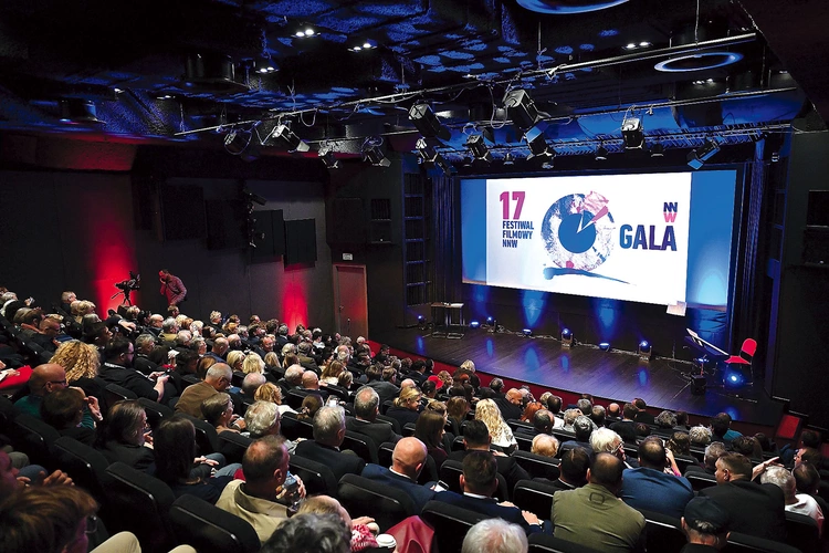 Wypełniona publicznością  sala GCF.