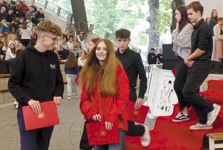 Absolwenci piątej edycji już posługują we wspólnotach.