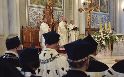 Modlitwa w intencji świata akademickiego w katedrze ONMP w Radomiu.