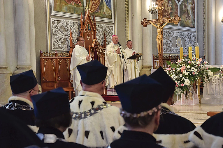 Modlitwa w intencji świata akademickiego w katedrze ONMP w Radomiu.