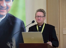 Jednym z prelegentów był ks. Jacek Kucharski.