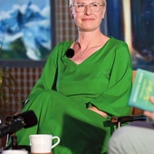 Autorka  od lat tworzy opowiadania terapeutyczne, które pomagają odbiorcy zrozumieć swoje uczucia i emocje oraz dojrzeć do zmiany.