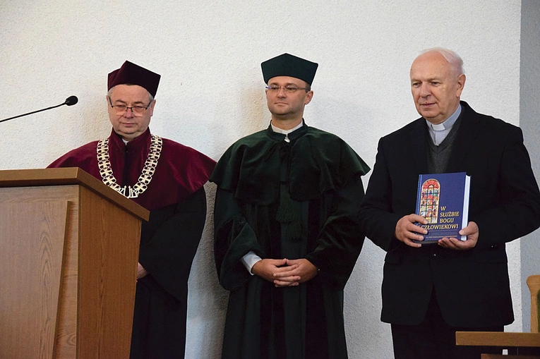 Od lewej: ks. W. Przygoda, ks. Wojciech Wojtyła i ks. S. Łabendowicz.