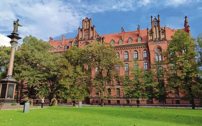  Od obecnego roku akademickiego ponownie archidiecezja wrocławska przygotowuje sama alumnów. Diecezje legnicka i świdnicka zorganizowały swoje seminaria osobno.