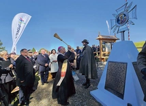 Pomnik poświęcił bp Leszek Leszkiewicz.