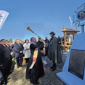 Pomnik poświęcił bp Leszek Leszkiewicz.