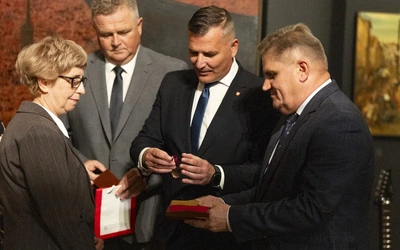 Brązowy Medal "Zasłużony Kulturze Gloria Artis" za szczególne zasługi dla kultury wręczono Urszuli Sierszyńskiej-Rogólskiej.