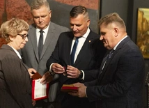 Brązowy Medal "Zasłużony Kulturze Gloria Artis" za szczególne zasługi dla kultury wręczono Urszuli Sierszyńskiej-Rogólskiej.