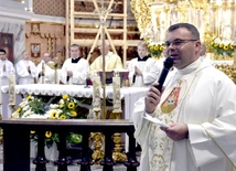 Główny przewodnik pieszej pielgrzymki w czasie jednego z epilogów.