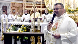 Główny przewodnik pieszej pielgrzymki w czasie jednego z epilogów.