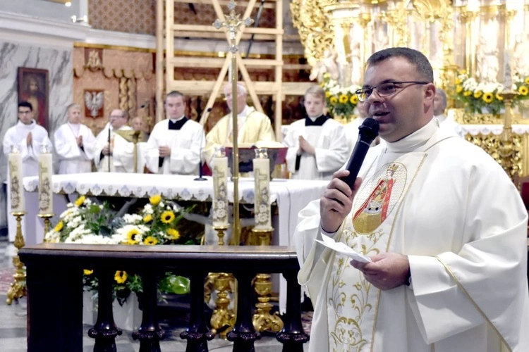Główny przewodnik pieszej pielgrzymki w czasie jednego z epilogów.