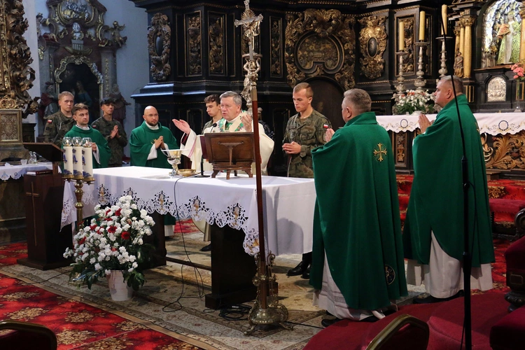 Ślubowanie w KLO w Henrykowie - rok szkolny 2025/2026