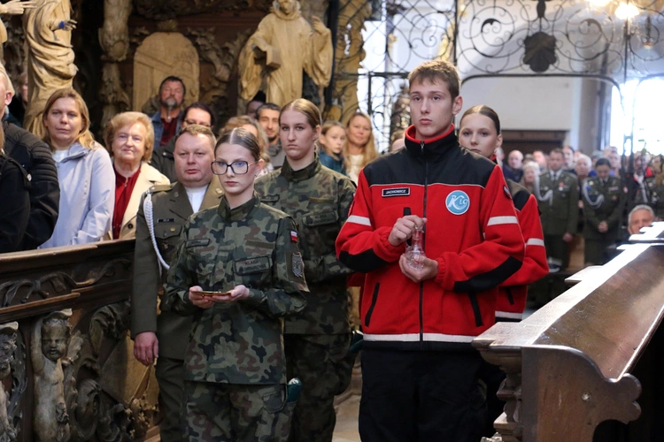 Ślubowanie w KLO w Henrykowie - rok szkolny 2025/2026