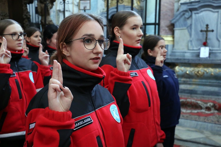 Ślubowanie w KLO w Henrykowie - rok szkolny 2025/2026