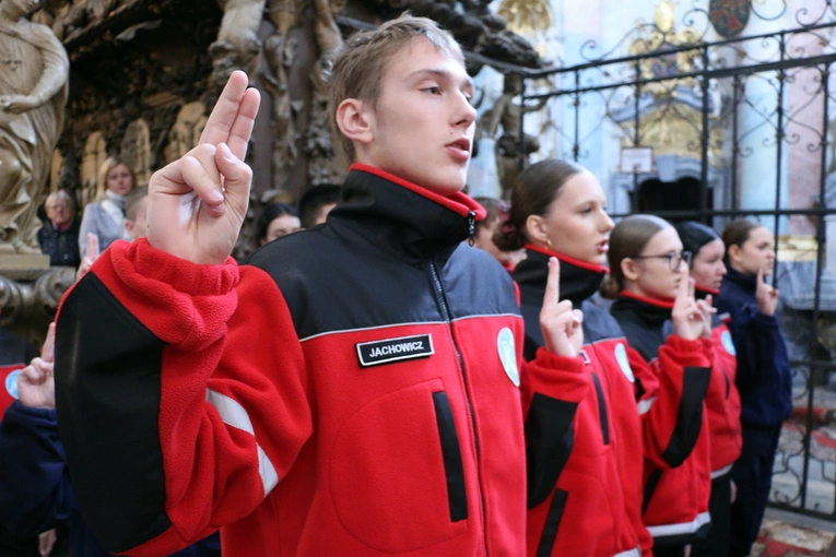 Ślubowanie w KLO w Henrykowie - rok szkolny 2025/2026