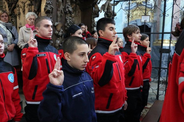 Ślubowanie w KLO w Henrykowie - rok szkolny 2025/2026
