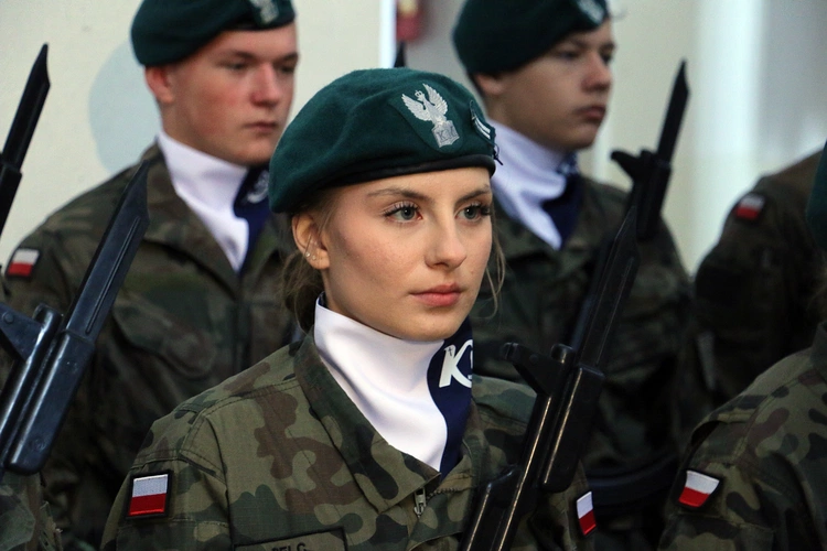 Ślubowanie w KLO w Henrykowie - rok szkolny 2025/2026