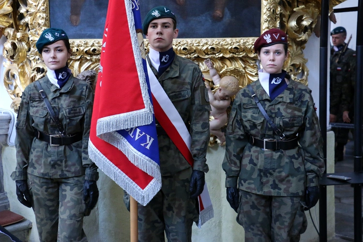 Ślubowanie w KLO w Henrykowie - rok szkolny 2025/2026