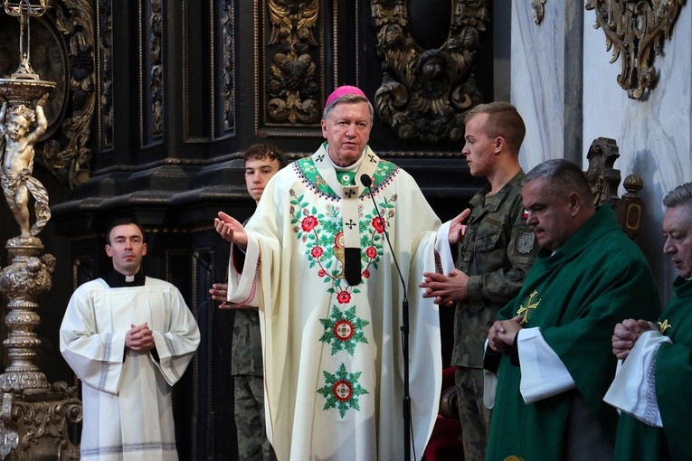 Ślubowanie w KLO w Henrykowie - rok szkolny 2025/2026