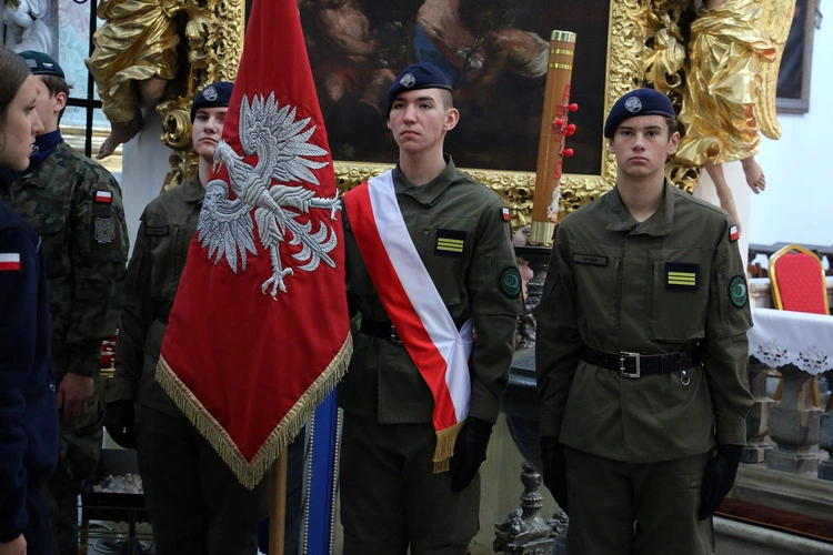 Ślubowanie w KLO w Henrykowie - rok szkolny 2025/2026