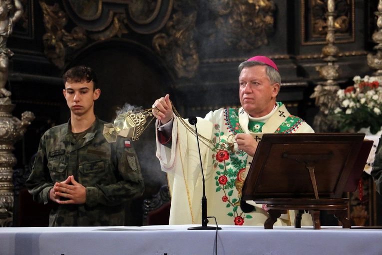 Ślubowanie w KLO w Henrykowie - rok szkolny 2025/2026