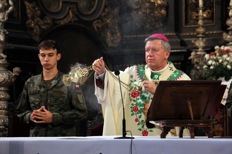 Ślubowanie w KLO w Henrykowie - rok szkolny 2025/2026