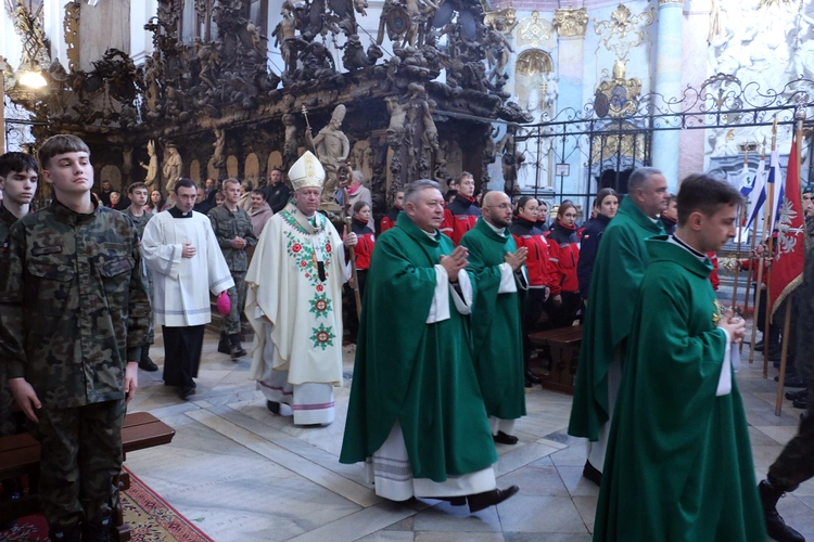 Ślubowanie w KLO w Henrykowie - rok szkolny 2025/2026